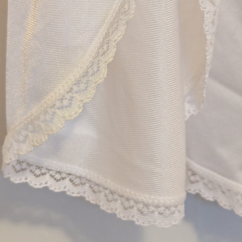 🤍 Vanity Fair Cream Half Slip Skirt Nylon M Going Out Date Night - Picture 5 of 8